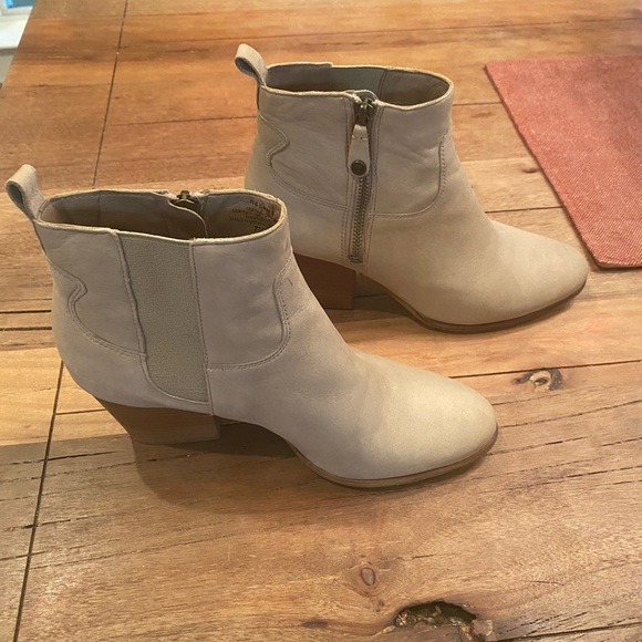 NURTURE tan leather booties, Size 7.5 - Picture 2 of 4
